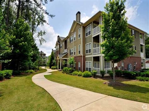 village on the green apartments.